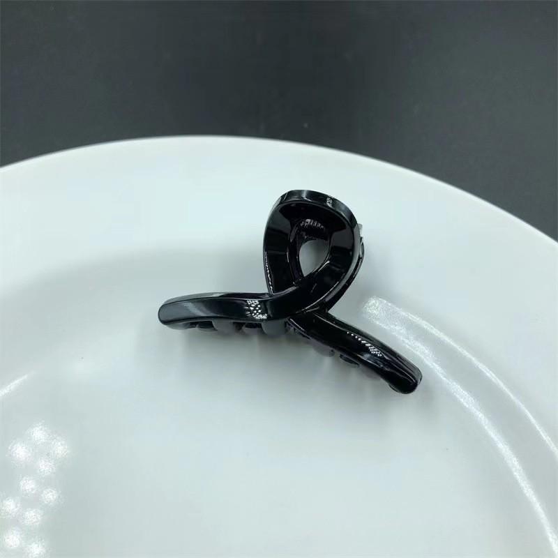 

Large Velvet Pearl Hair Claw Clip - New 2025 Style Shark Clip Hair Accessory