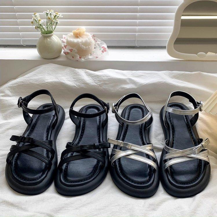 Girls sandals 2025 summer new children's beach shoes soft sole medium and older children's sports sandals girls Internet celebrity sandals