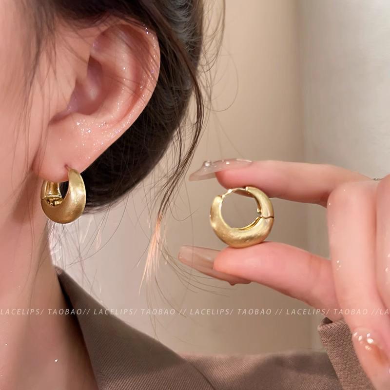 Brincos Elegantes de Borla de Zircônia com Pérolas e Tarraxas Florais - Joias de Orelha Versáteis e Estilosas para Mulheres