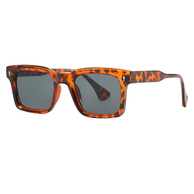 2024 New Square Rivets Fashion UV400 Sunglasses Men Women Shades Vintage Trending Sunglasses Travel Outdoor Fishing Glasses