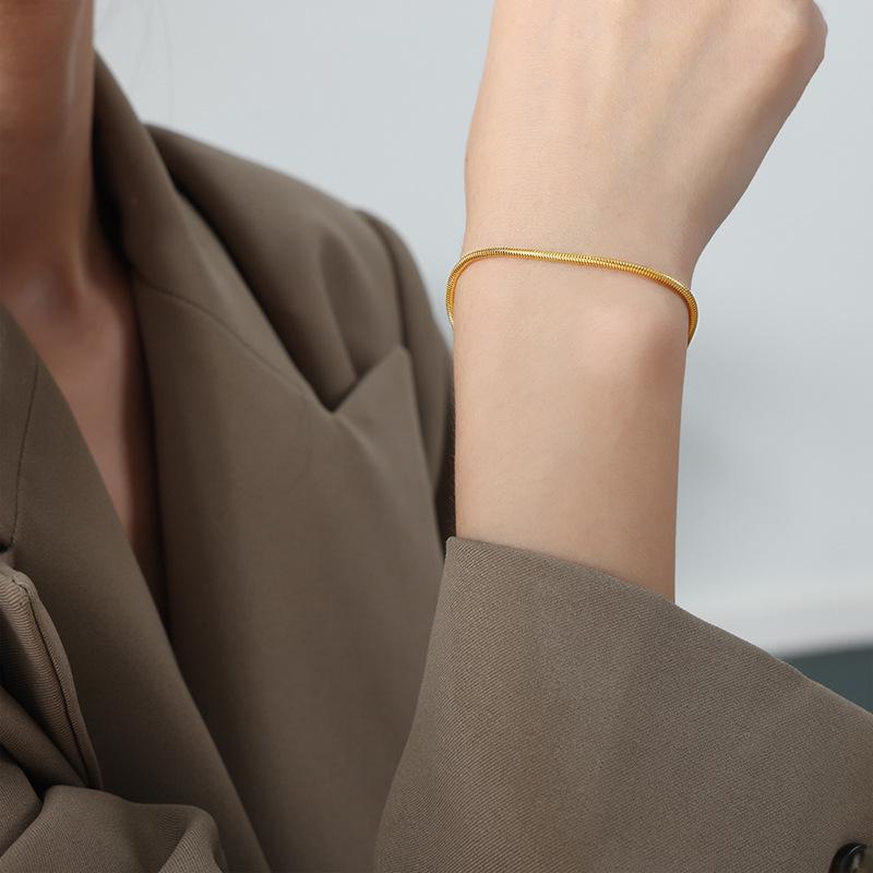 18K Gold Titanium Steel Versatile Bracelet for Women - Non-fading, Sweet Girl Chain