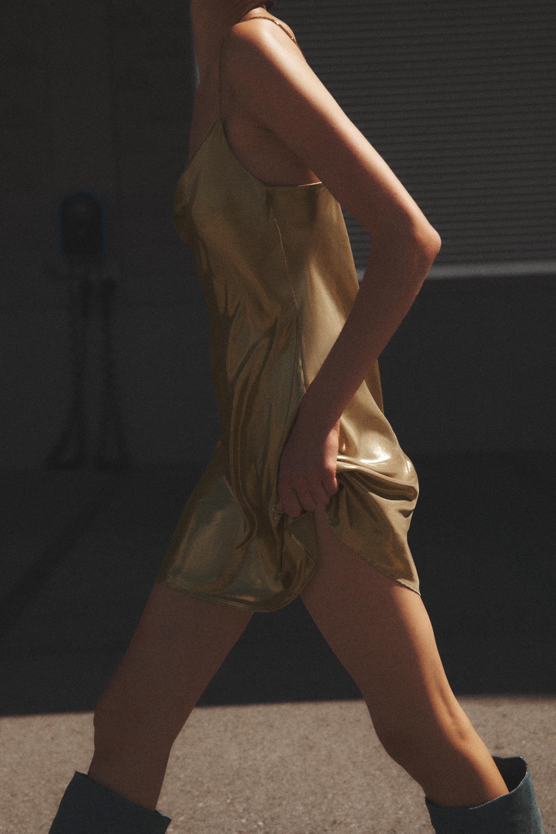 

МИНИ-ПЛАТЬЕ МЕТАЛЛИК СО СТРАЗАМИ