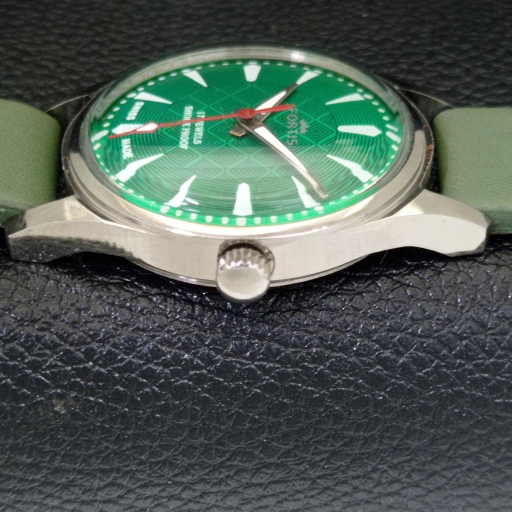 VINTAGE HAND-WINDING SWISS MENS REFURBISHED GREEN COLOR DIAL WATCH a500036-2