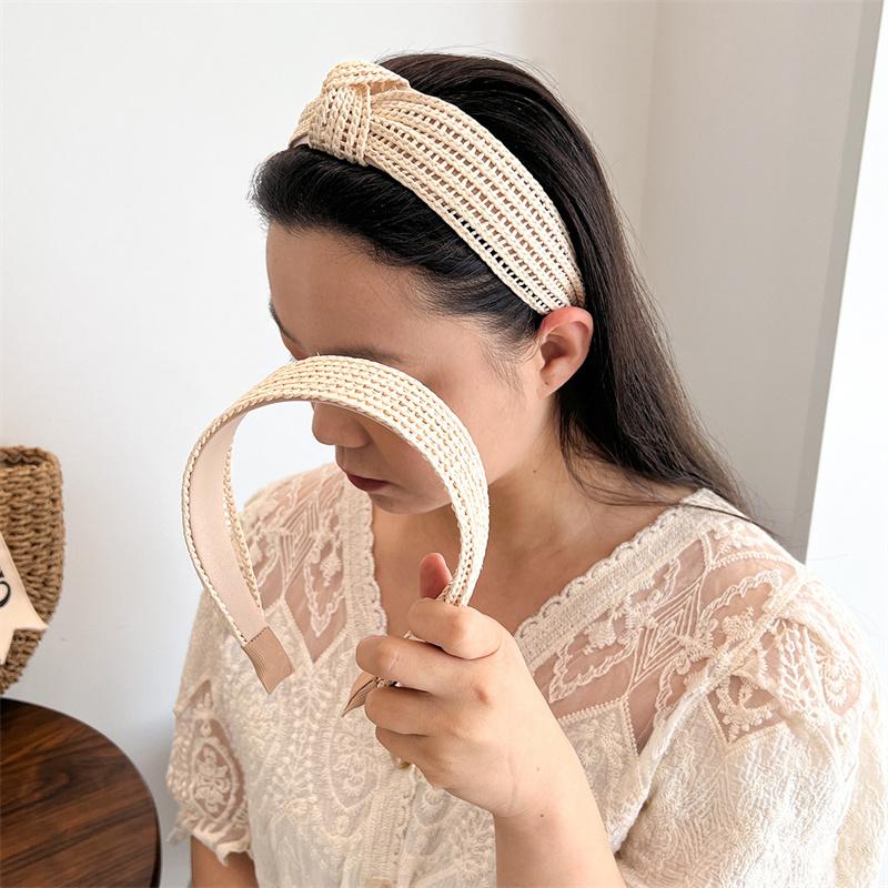 Chic Bohemian Style Raffia Knot Headband for Women's Beach Travel Hairbands Eco-Friendly Straw Accessory for Summer Outfits