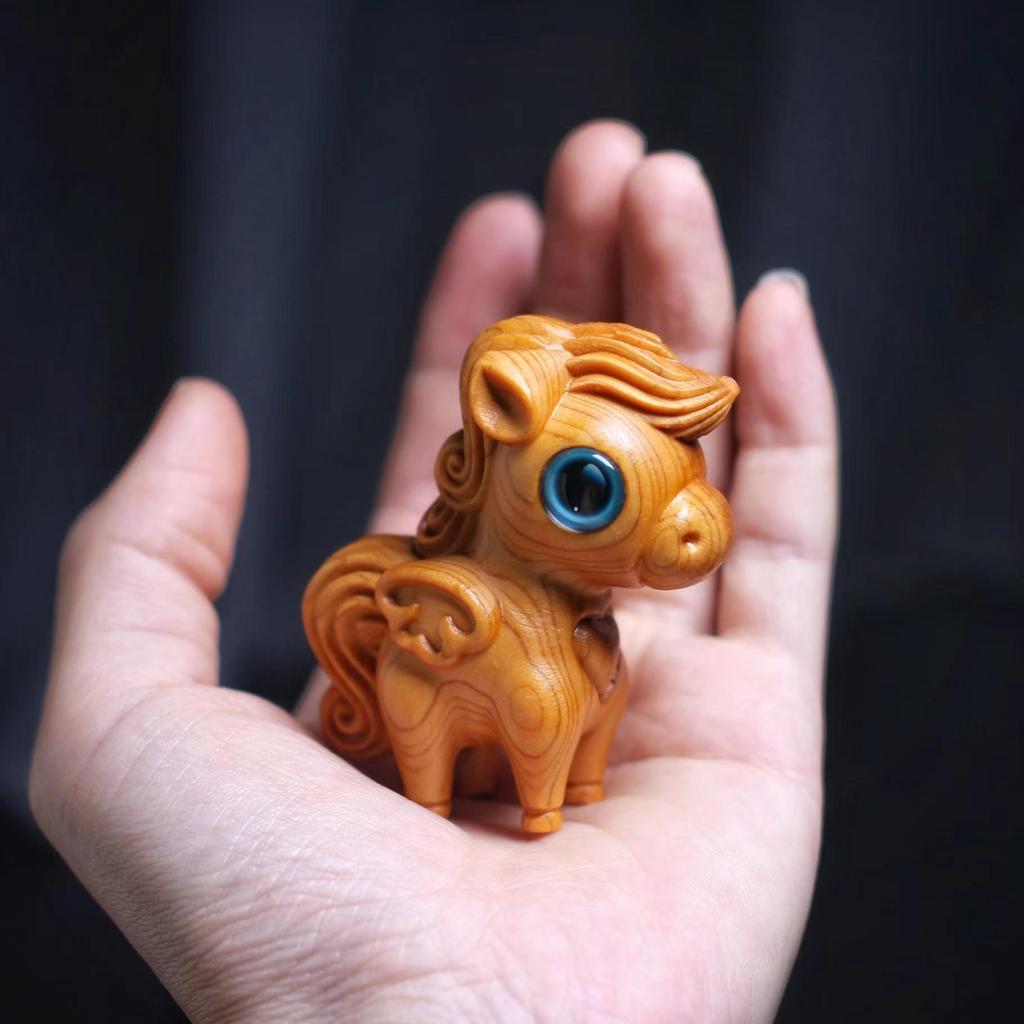 Creative Cliff Cypress Wood Horse Sculpture - Zodiac Home Decor Birthday Gift