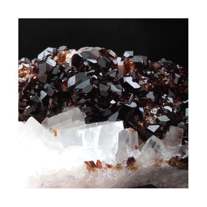 Pierres et Minéraux. Uvite, Magnesite. 685.5 ct. Brumado, Bahia, Brésil.