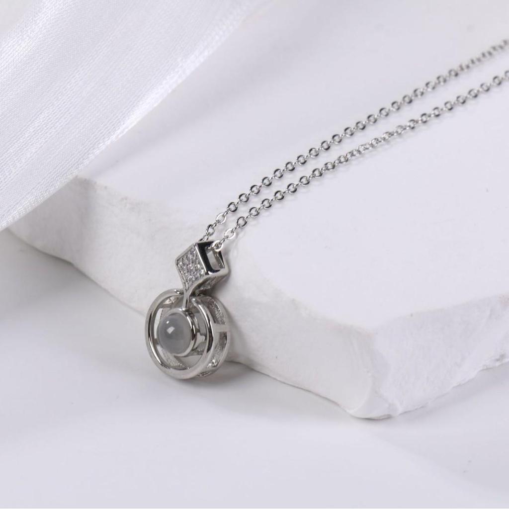 Trendy Women's Necklace: Rose Gold Elf's Tears Pendant Projection