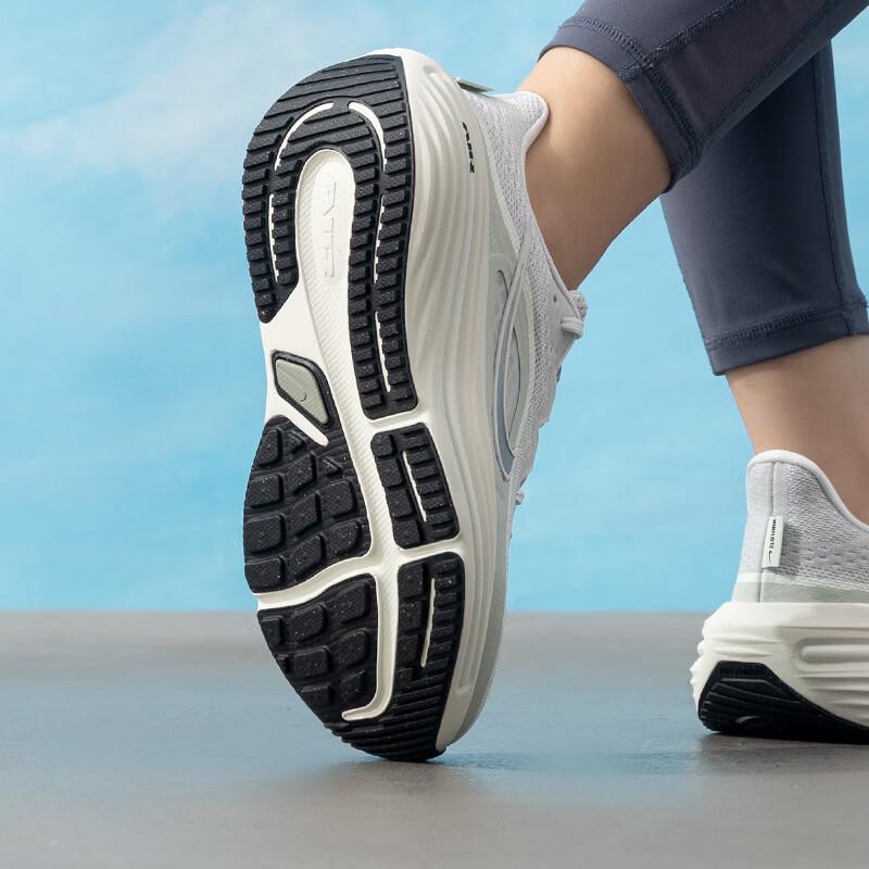 NIKE HV9273-104 Women's Running Shoes