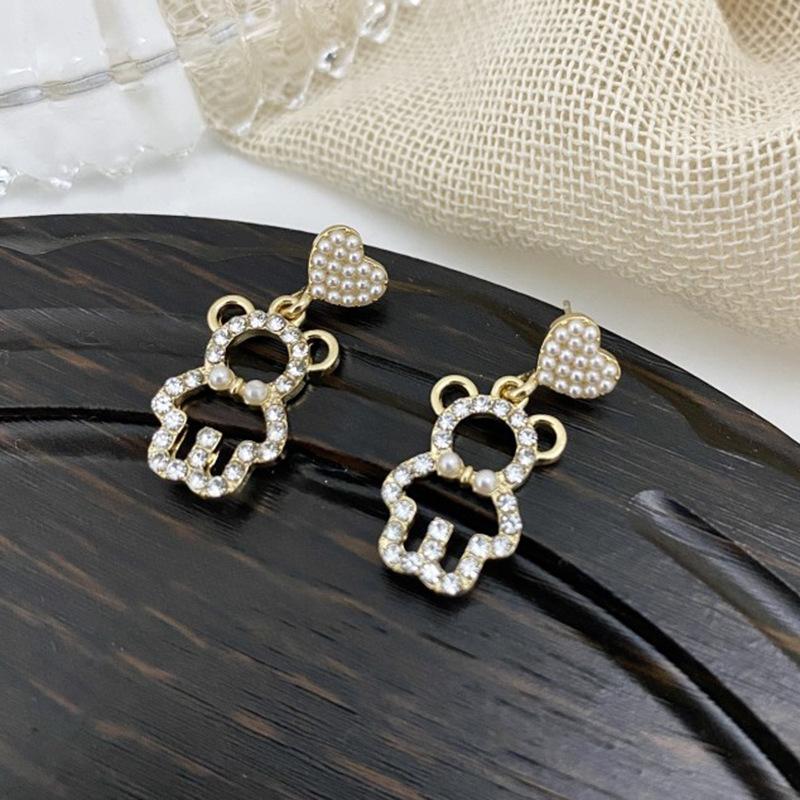 Boucles d'oreilles à tige en perles de fleur de vent parfumées à petite aiguille argentée, boucles d'oreilles légères et luxueuses, style célébrité, style rétro élégant et tendance
