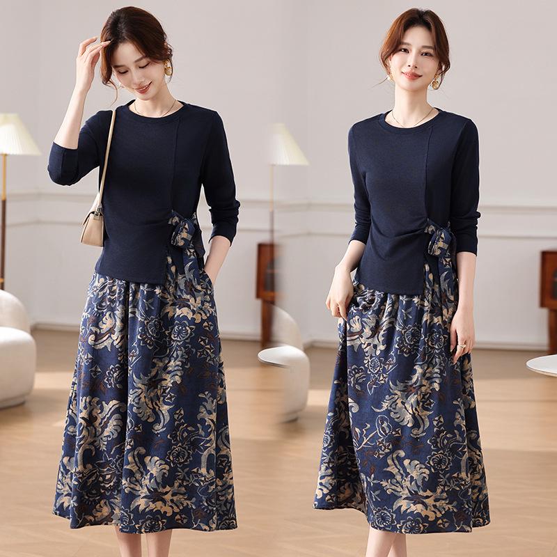 

Stylish Spring Two-Piece Set for Women: Elegant, Trendy Long-Sleeved Outfit Perfect for Middle-Aged and Elderly Fashion 4XL (58-63 kg)
