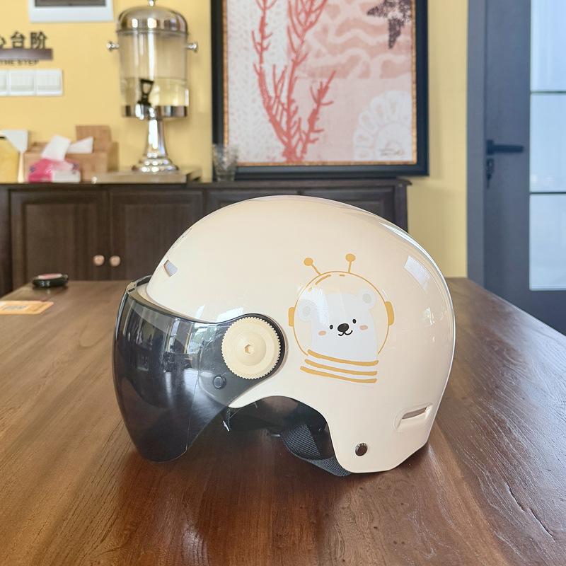 Helmets Women's Summer Electric Motorcycles Men's and Women's Half Helmets Battery Cars Universal In All Seasons