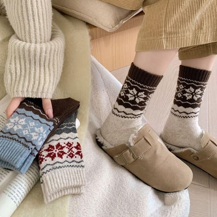 Female Autumn and Winter Thickened Warm New Products Retro National Wind Wool In The Barrel Pile Socks