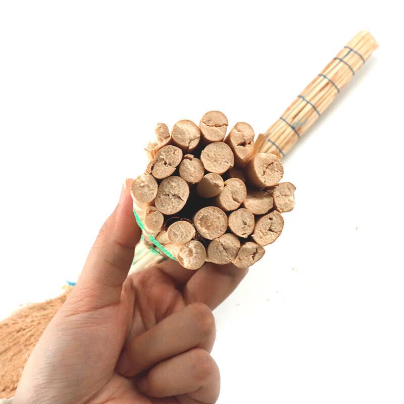 Traditioneller Sorghum-Besen