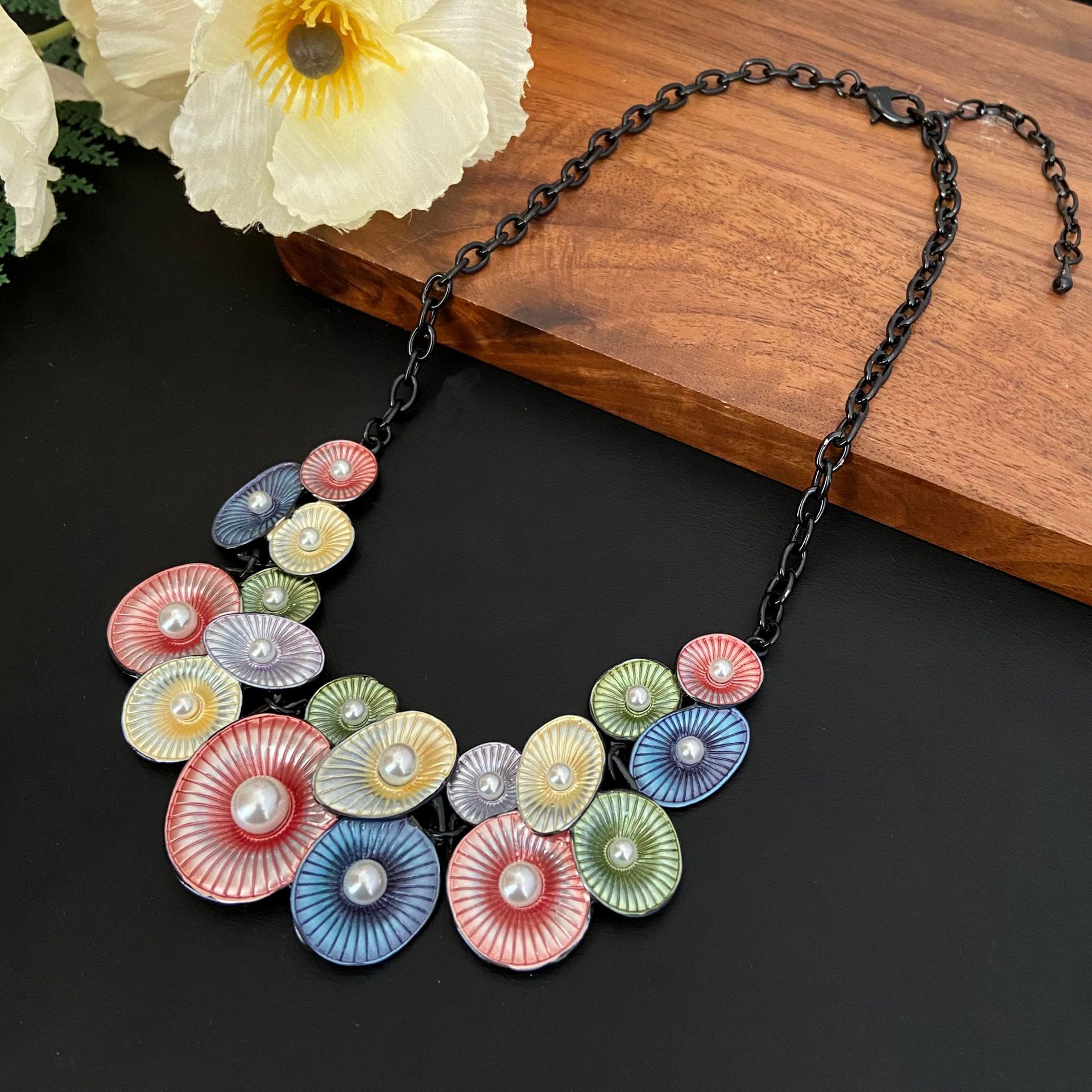 

Новое красочное ожерелье из женского сплава с цветами, модное и высококлассное ожерелье с чернением в виде цветка