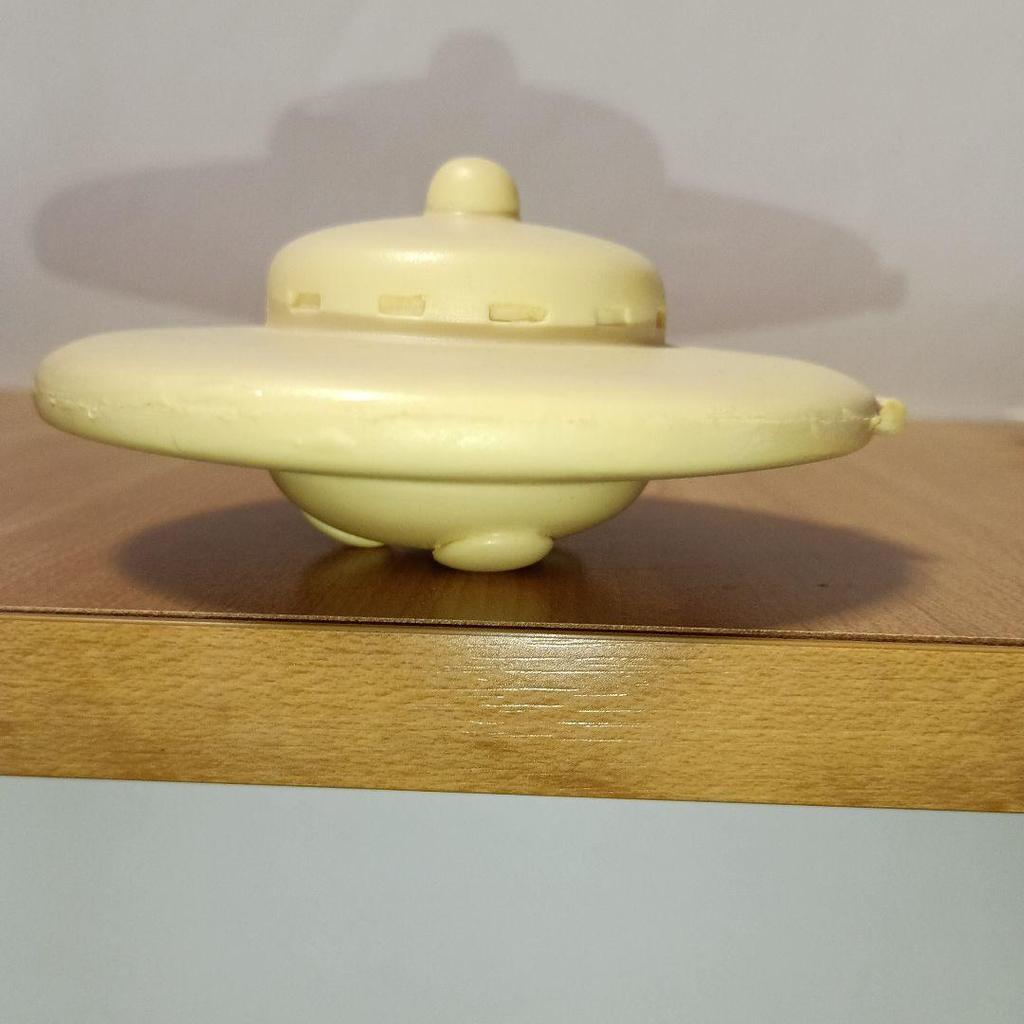 [USED] X Alien Flying Saucer Figure