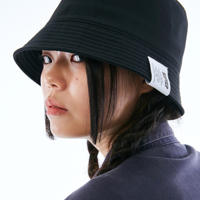 SLEEPYSLIP SATIN SCHWARZER BUCKET HAT
