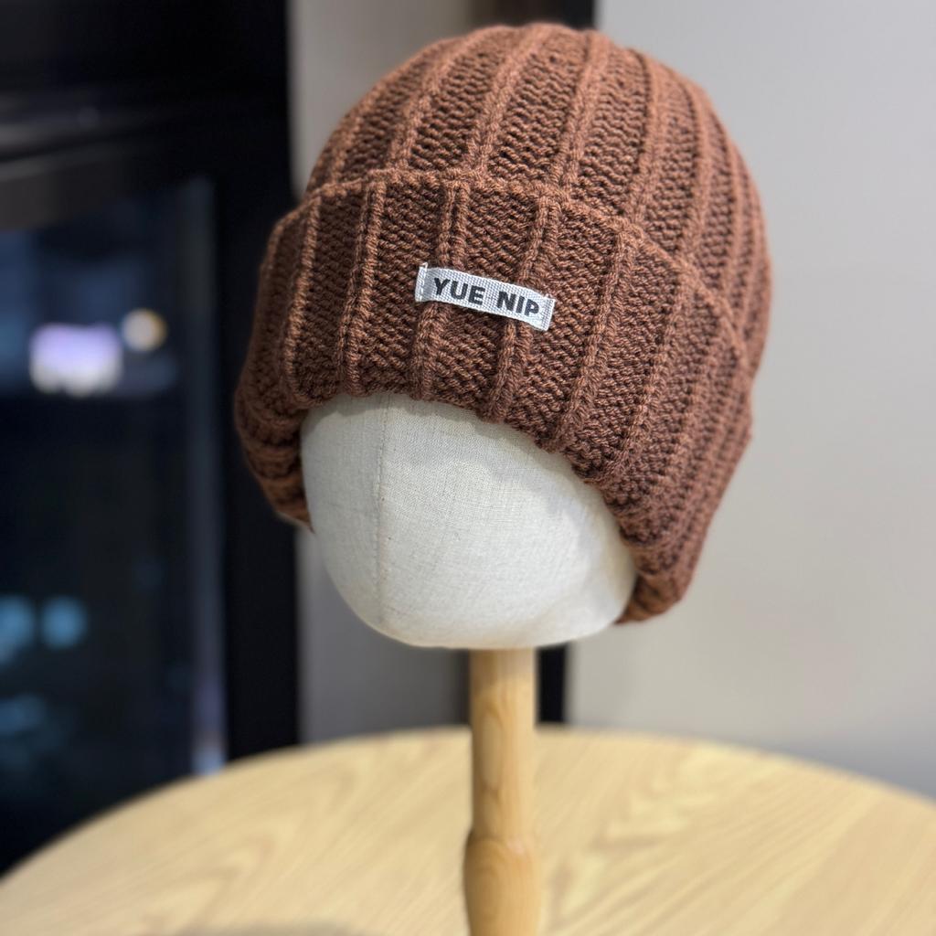 Wollmütze im koreanischen Stil für Männer und Frauen für Herbst und Winter Neuer warmer Stil Kleines Gesicht Ohrenschutz Vielseitige Dopamin-Farbe Patch Strickmütze