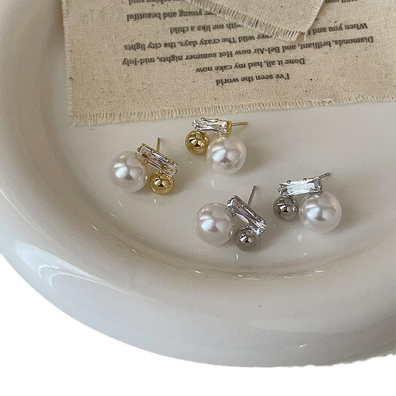 Zircon Pearl Metal Ball Stud Earrings - Light Luxury, Exquisite Design, Versatile Fashion for Women.