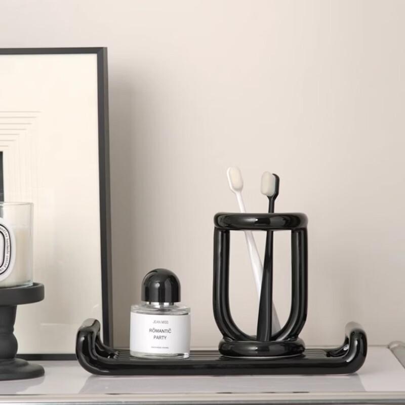 Wandmontierter Keramik-Zahnbürstenhalter