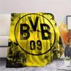 Borussia Dortmund, wzór Koc flanelowy, Wysoka jakość, Wygodny na każdą porę roku, Wystrój domu, Ciepło i komfort, Idealny na prezenty.