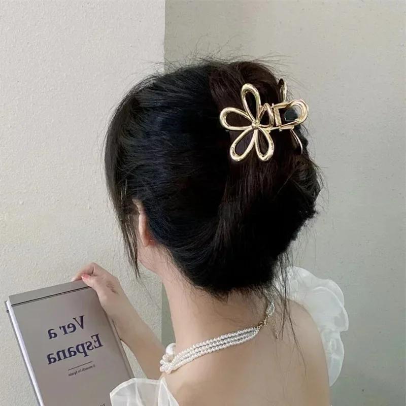 Metal Hollow Flower Hair Claw Korean Fashion Women Girls Party Hairpin Hair Crab Fashion Ponytail Hairpin Claw Hair Accessories