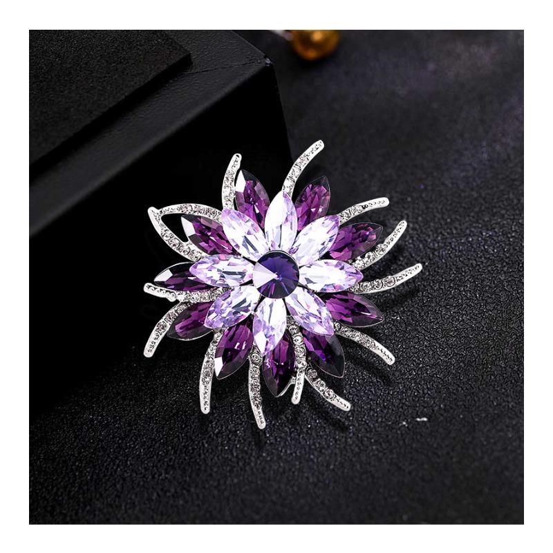 European and American retro glass rhinestone brooch, alloy crystal chest flower, flower chest flower accessory
