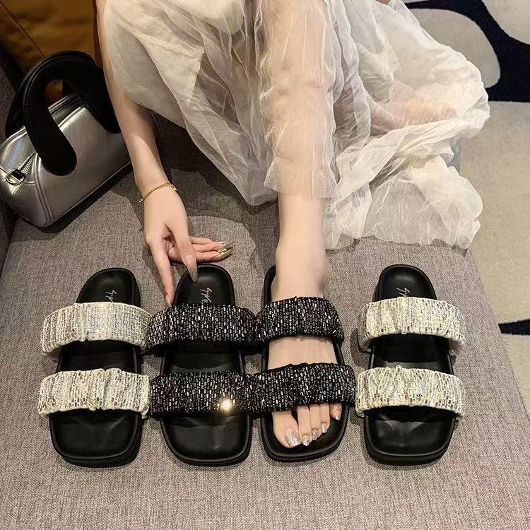 Super light and not tired!! 2025 summer new wear versatile niche muffin shoes platform slippers