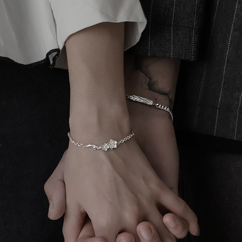 1/2 Stück Klassisches Verstellbares Partnerarmband Valentinstag Hand Schmuck Einfaches Dünnes Armband Blumen Anhänger Partner Armreif Mädchen