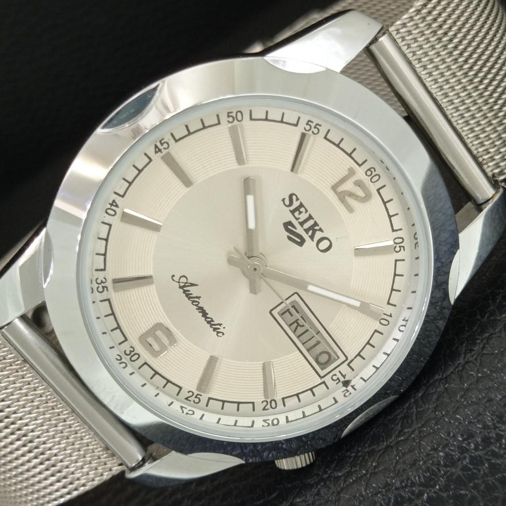 ЯПОНСКИЕ ВИНТАЖНЫЕ ОТРЕМОНТИРОВАННЫЕ МУЖСКИЕ АВТОМАТИЧЕСКИЕ ЧАСЫ SEIKO 5 С СЕРЕБРЯНЫМ ЦИФЕРБЛАТОМ a446266-1 gray