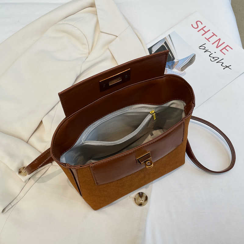The new high-end sense bag contrasting colors, the messenger women's bag carried by the Kell wing bag.