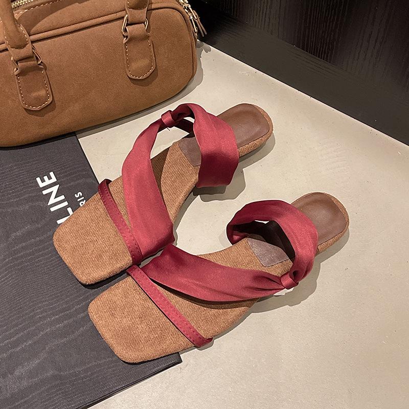 Niche design sense retro wedge heel sandals women's summer 2025 new fashion square head open-toed high-heeled cool slippers
