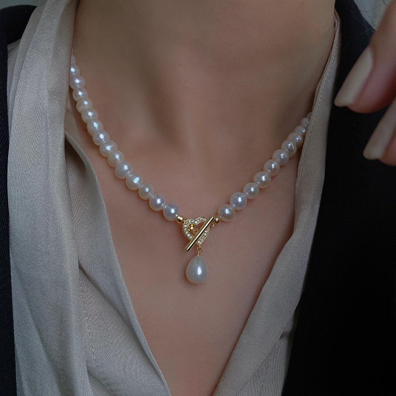 

Freshwater Pearl Heart Clasp Necklace with Micro-set Zircon for Girls - Perfect Birthday Gift
