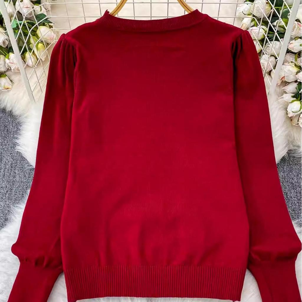 A Loose and Slimming Knitted Sweater for Women In Autumn and Winter, Featuring A High-end, Niche Beaded and Diamond-encrusted Top