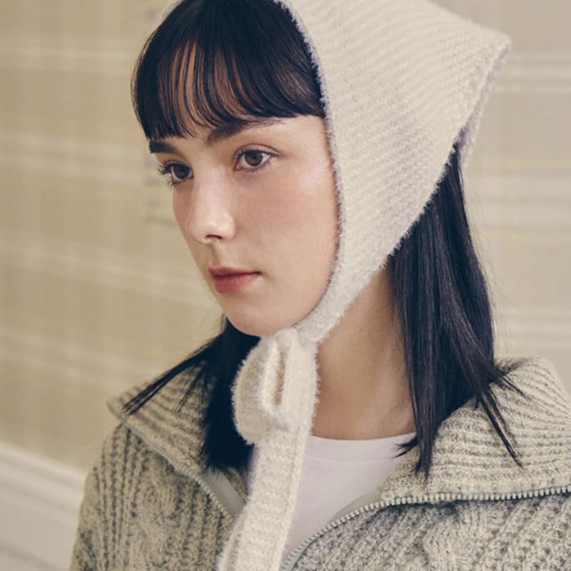 

VARZAR VAZAL ЛЕЙБЛ ВЯЗАНАЯ БАНДАНА КРЕМОВЫЙ FREE