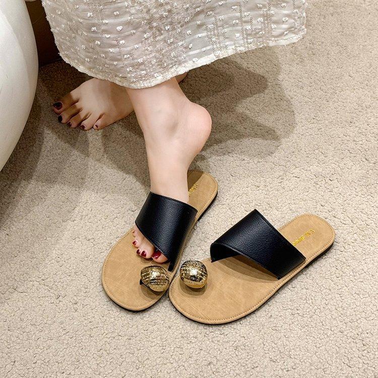 Korean fashion metal buckle cover toe slippers women's summer wear New Year's new flat-bottomed comfortable one-word with cool slippers