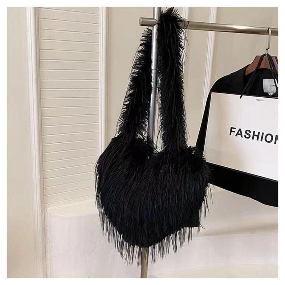 Fashion Artificial Fur Messenger Bag Autumn And Winter Personality Heart Shoulder Bag Girl Ladies Party Banquet Bags Woman New