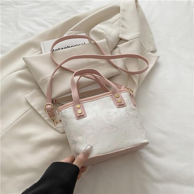 

Super fire niche embroidered butterfly bag women s 2025 new trendy summer popular versatile messenger bag portable small bag
