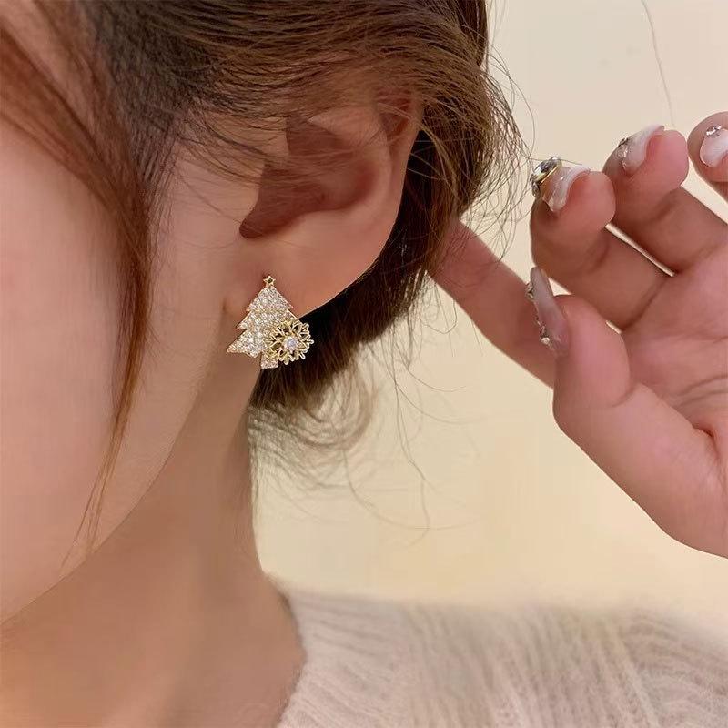 Exquisite Zircon Snowflake Stud Earrings - Versatile Luxury Christmas Jewelry