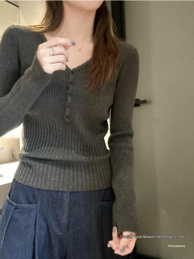 Women's Thickened Soft Grey V-Neck Knitted Shirt, Korean Style, Autumn/Winter, Slimming Fit