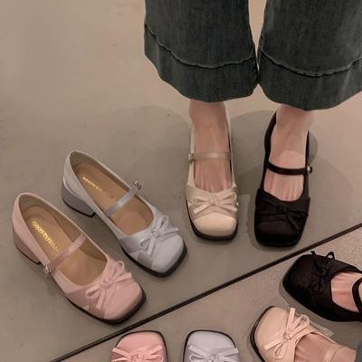 Französischer Abendwind Satin Schleife eckige Zehen Mary Jane Absätze 2025 Frühling und Sommer neue Ein-Wort Schnallen-Slingpumps
