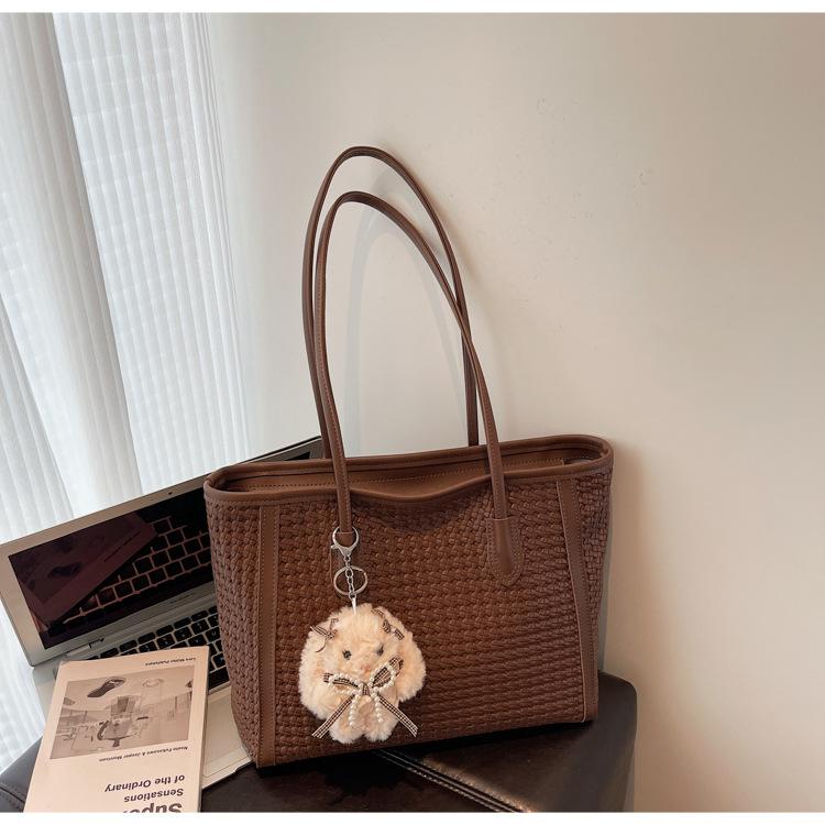 

Large capacity bag women s new casual woven tote bag commuter bag fashionable retro versatile shoulder bag
