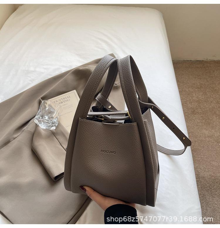 2025 New Bucket Bag Messenger Large Capacity Commuter Bag High Sense Niche Shoulder Bag Messenger Bag