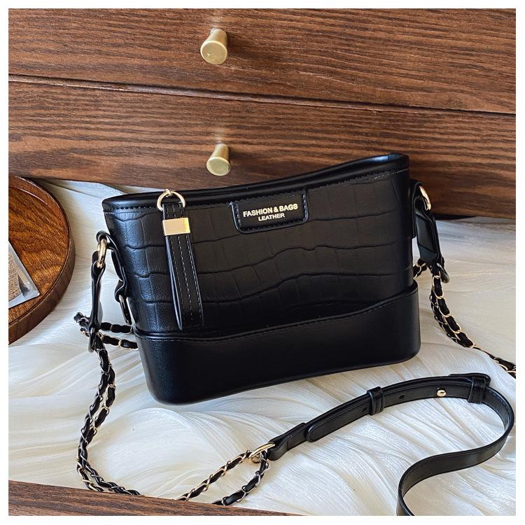 

2025 новая модная сумка с текстурным каменным узором женская зимняя сумка-мессенджер на цепочке универсальная сумка-ведро чёрный