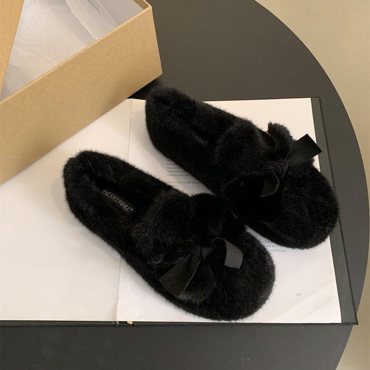 

A pair of bean shoes, women s winter fleece cotton shoes, 2025 new bow mink wool shoes, women s outer flat shoes 35
