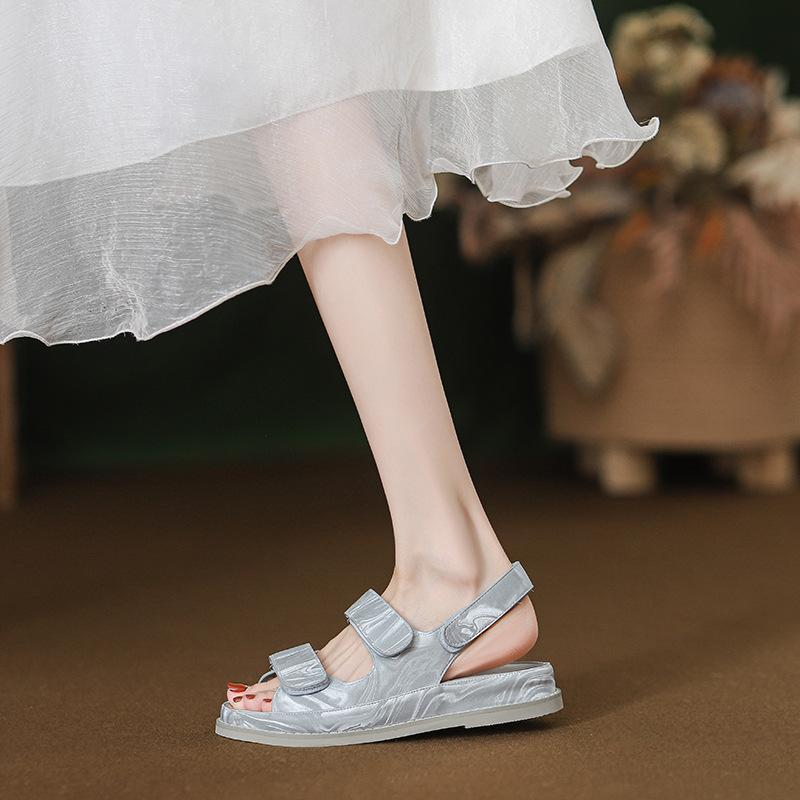 2025 summer and autumn new silver super fire outer wear cool slippers children versatile flat bottom thick bottom long wear not tired feet