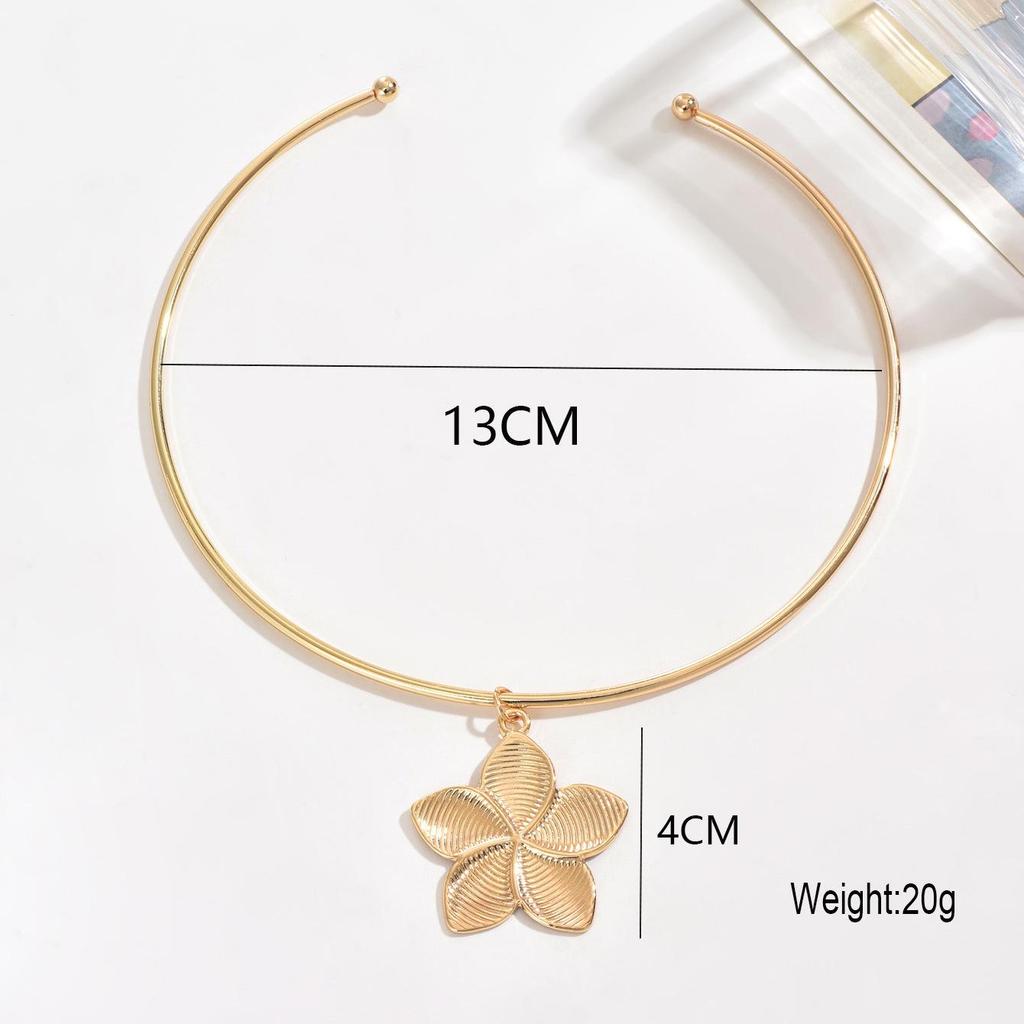 Elegant Gold Flower Pendant Choker Necklace with Versatile Plain Ring
