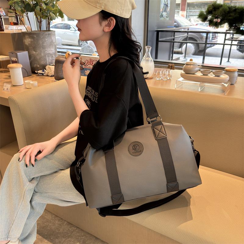 Large Capacity Lightweight Travel Tote with Wet & Dry Separation