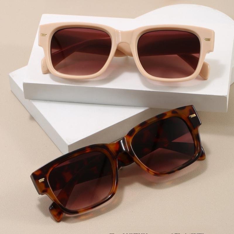 Vintage Rivets Design Square Sunglasses Fashion Gradient Shades UV400 Women Men Outdoor Leopard Sun Glasses Lentes De Sol Mujer
