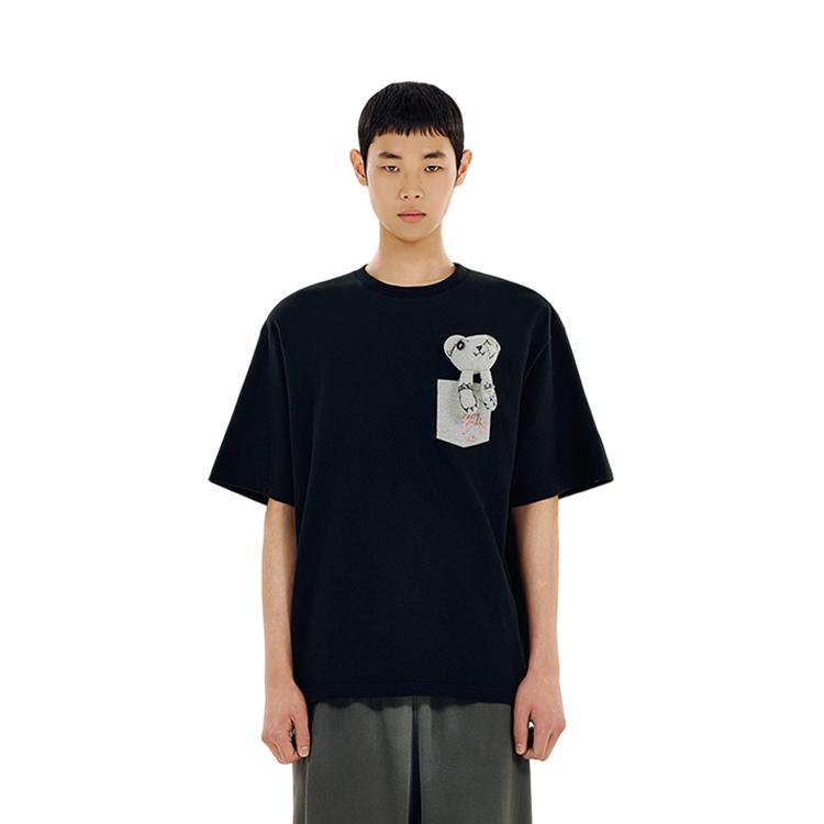 We11done Fw26 Front Pocket Graffiti Bear Short Sleeve T-Shirt Unisex T-Shirt WD-TT2-26-791-U-BK