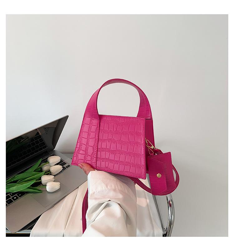 

Портативна однотонна жіноча сумка літа 2024, нова модна сумочка з крокодиловим візерунком, корейська версія, повсякденна сумка через плече, маленька квадратна сумка рожевий червоний колір